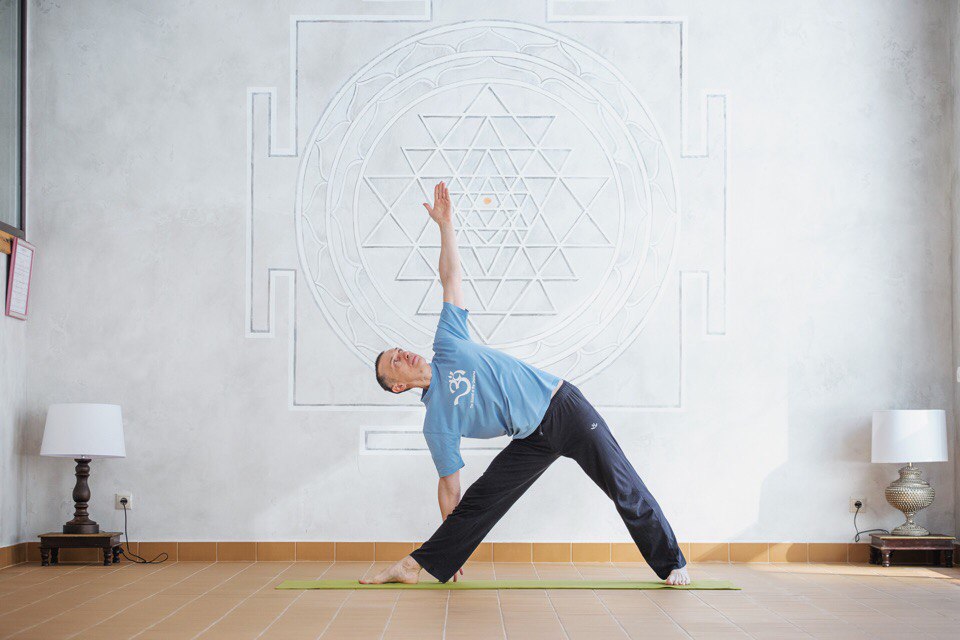 Йога для похудения, студия йоги Virgou в Омске